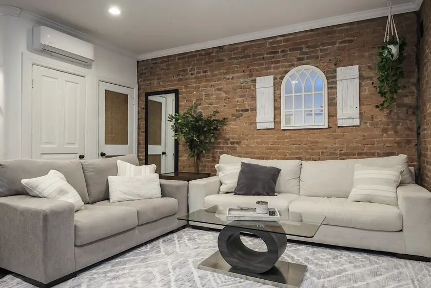 Cozy Downtown Walkerville Home - Image 1