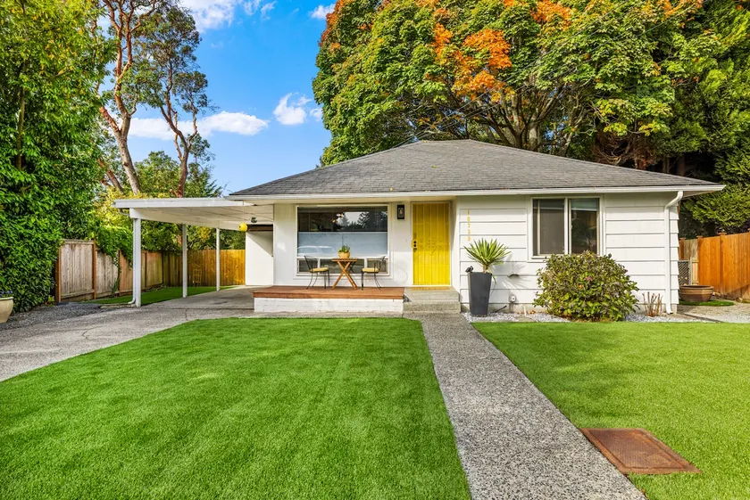 Seattle Shorewood Bungalow - Image 1