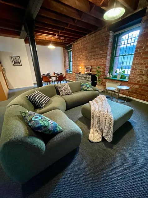 Melbourne Riverside Retreat - Image 1