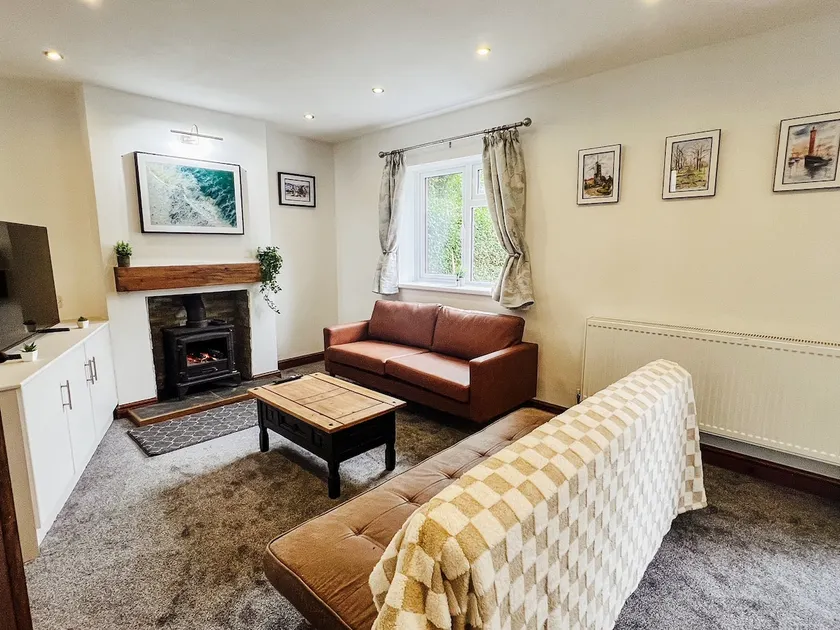 3 bedroom village home - Image 1