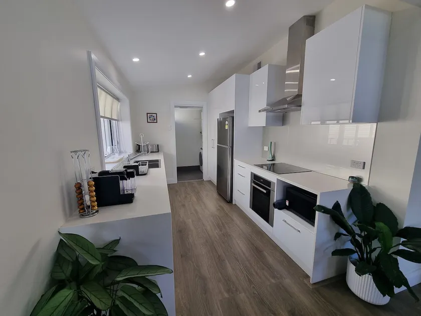 Bar Beach Retreat - Image 1