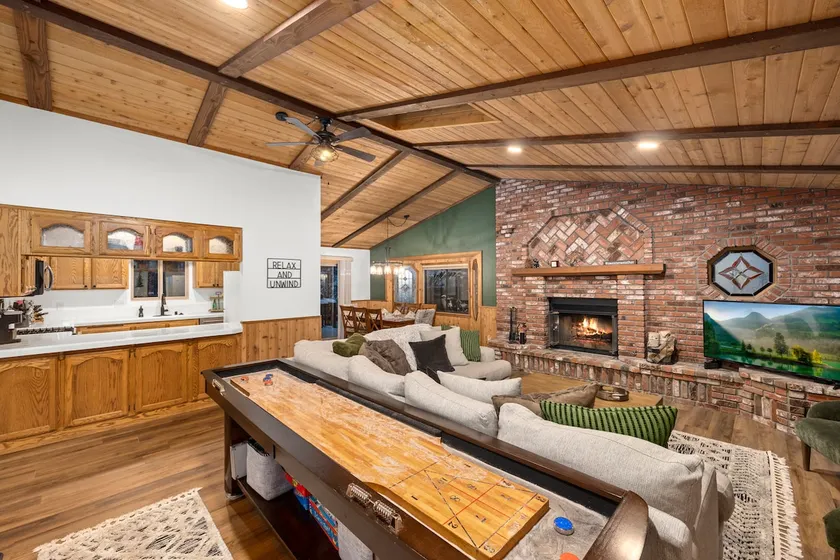 3BR Nest & Needles Forest Getaway, Hot Tub & Games - Image 1