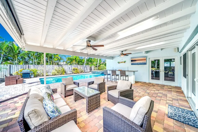 Heated Pool + Hot Tub! Close To Beach & Shops! - Image 1