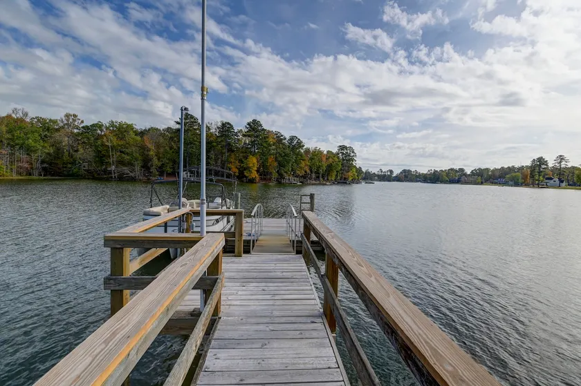 Plum Beautiful | 3 Kings & Hot Tub on Lake Murray - Image 1