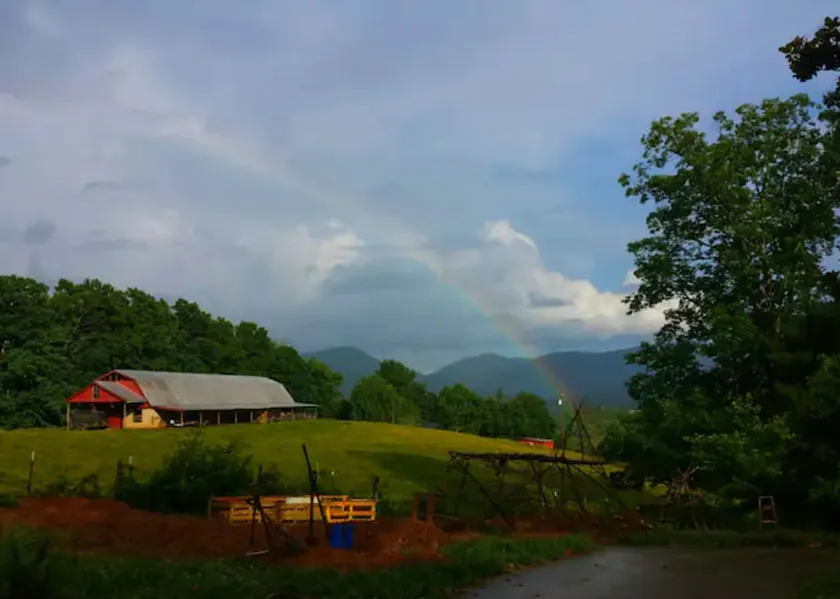 Peaceful-Mountains-Hiking-Asheville-Full Kitchen - Image 1