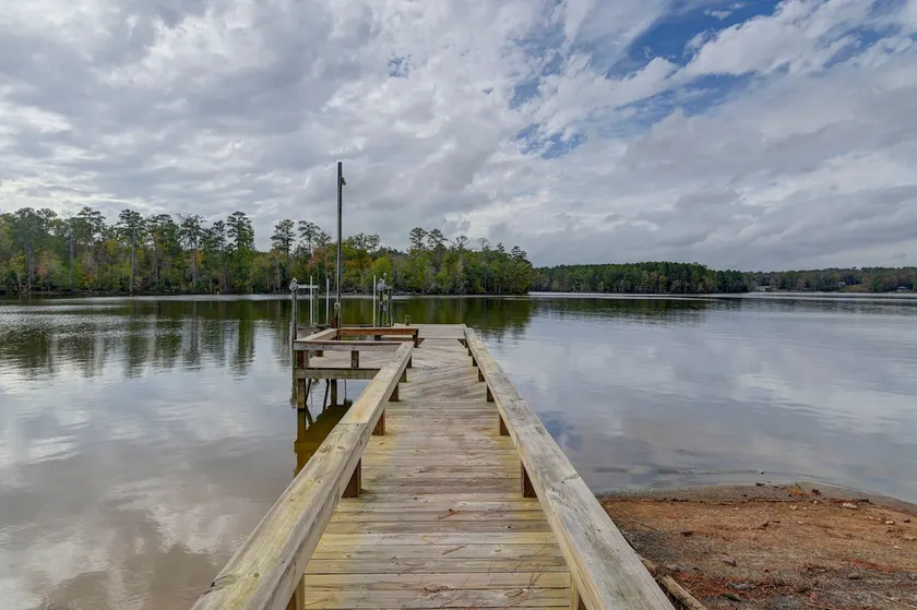 La La Lakehouse Sleeps 6 - Image 1