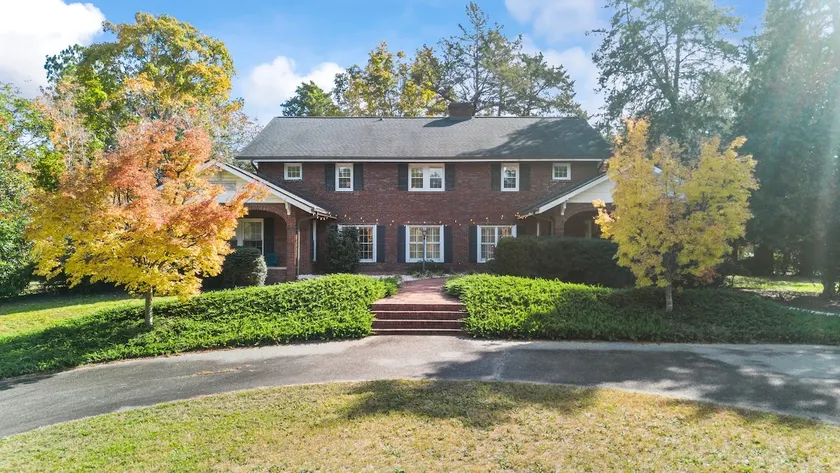 Historic Manor w/ Chef's Kitchen | Horse-Friendly - Image 1