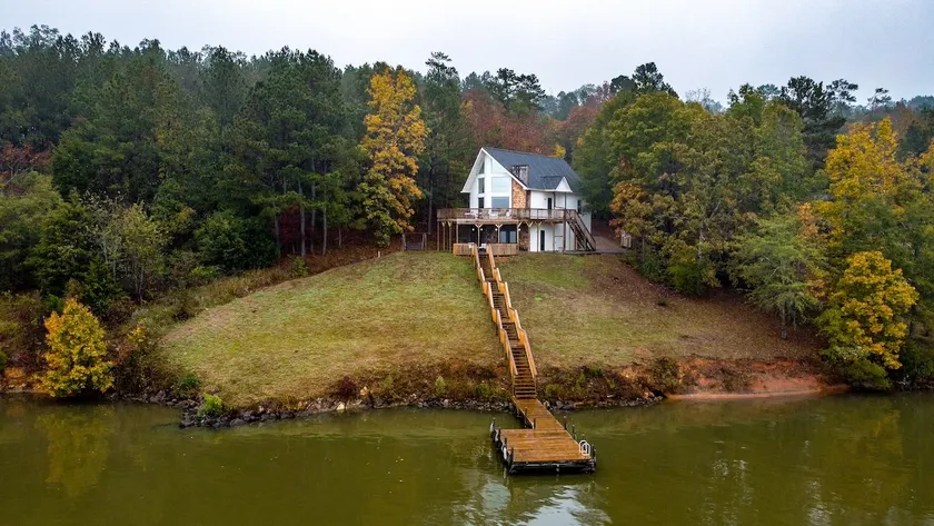 Private, Cozy Lakehouse - Image 1