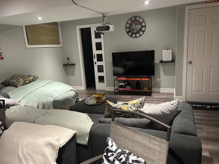Lynn's Cozy Nest - Image 1