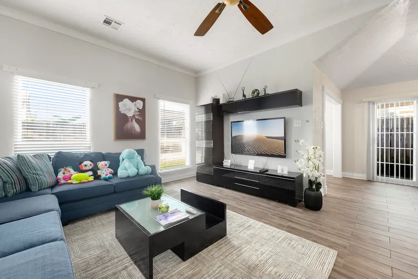 Family-Friendly 3BR/2BA Retreat near Sugarland - Image 1