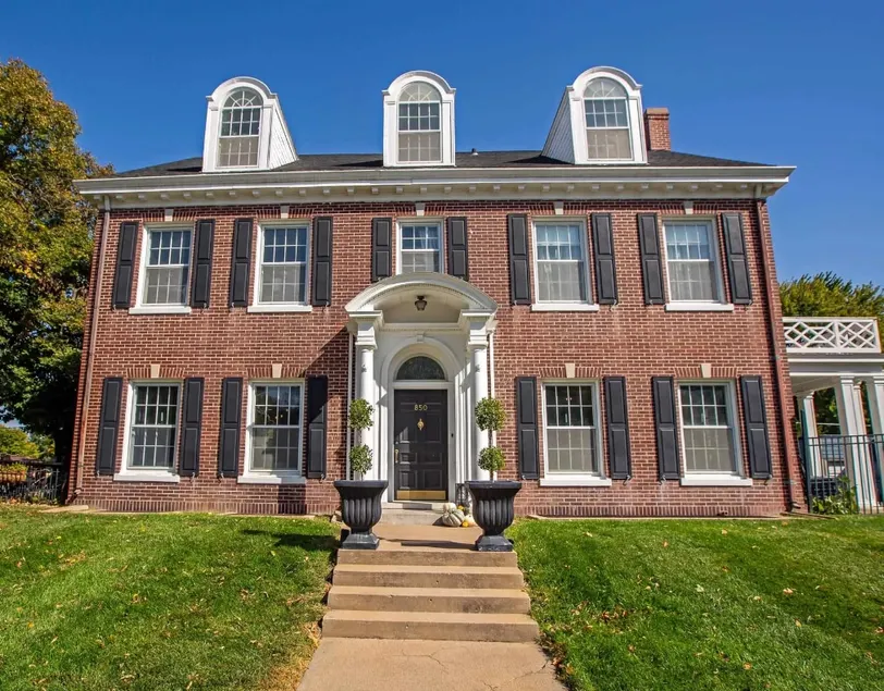 Iconic Historic Gem: Location ~ Backyard ~ Pkg - Image 1