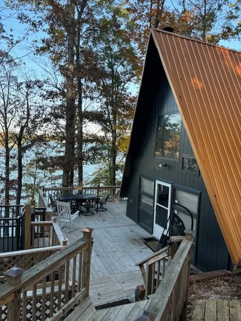 Lakefront Cottage on Hyco Lake - Image 1