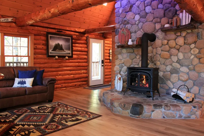 Manitowish Waters Lakeside Log Cabin with A/C! - Image 1