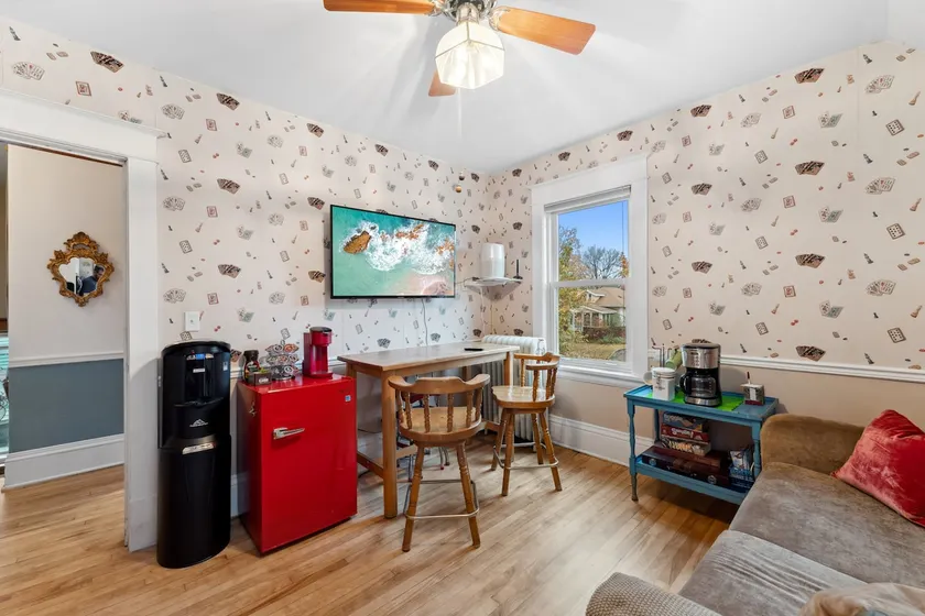 Central, Cozy. Great value. Near M-H Law, GC Arena - Image 1