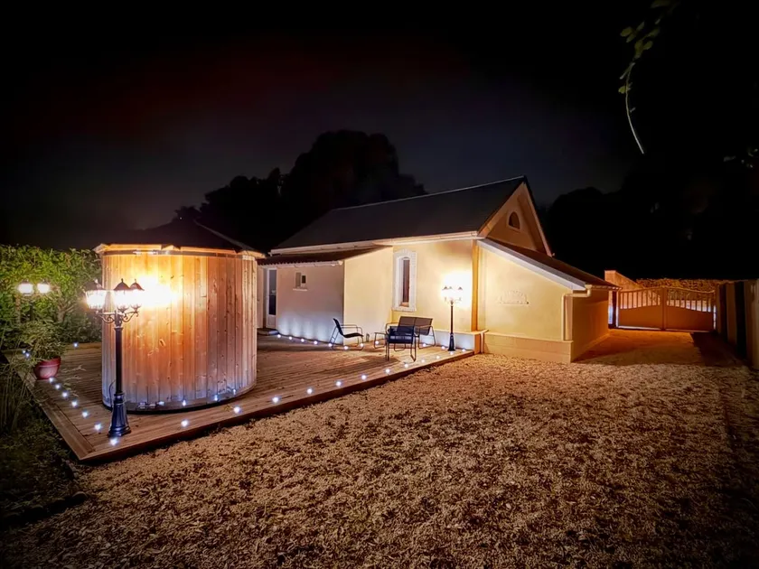 Love Room | La Lovrette - Image 1