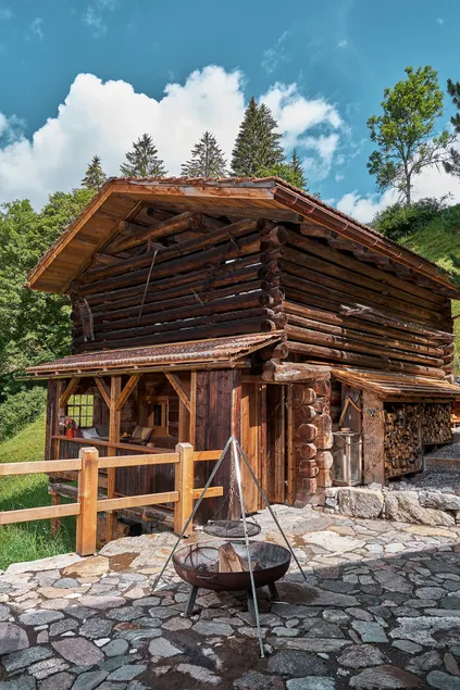 Modern wooden cabin - Image 1
