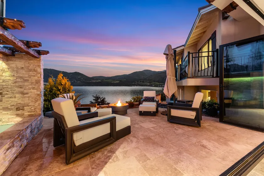Luxury Tuscany Lakefront Villa - Image 1