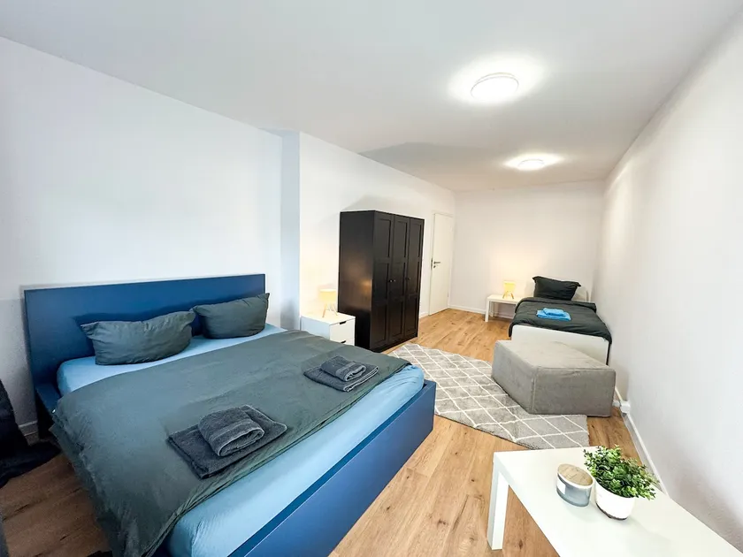 Spacious South-Berlin Apartment with parking - Image 1