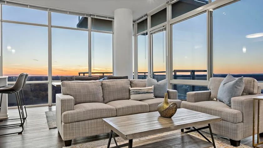Sunsets 4 days | luxury | Virginia Vibes - Image 1