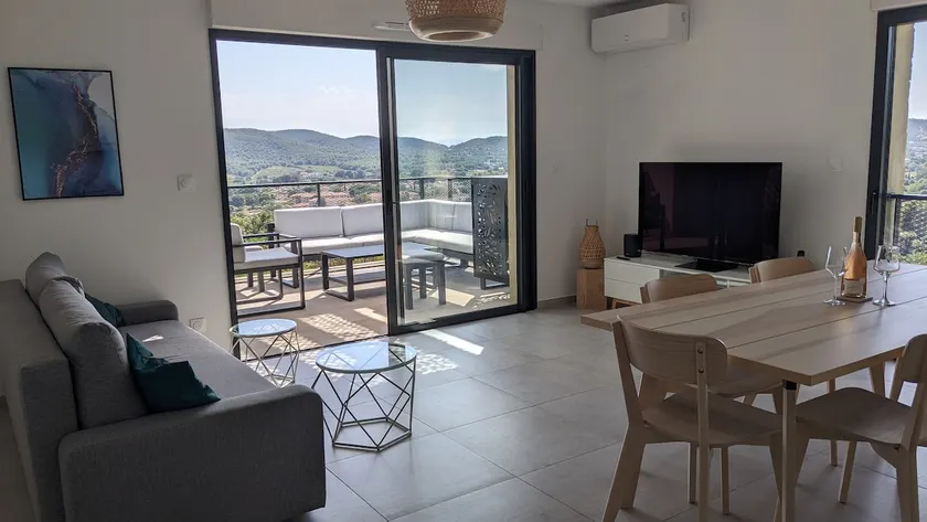 Beautiful T3 with view, exceptional lagoon pool - Image 1