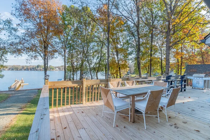 Dockside Retreat *Lakefront* - Image 1