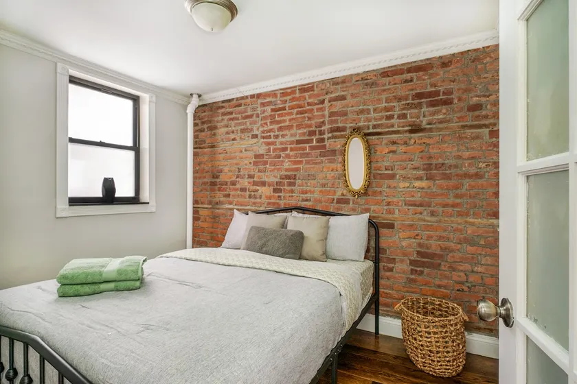 Charming 2-Bedroom little Italy - Image 1