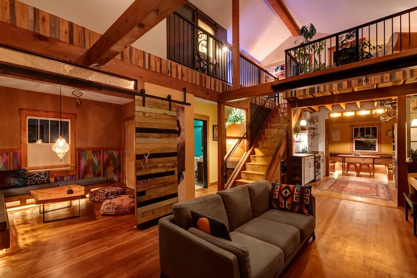 Artistic timberframe in the heart of the City - Image 1