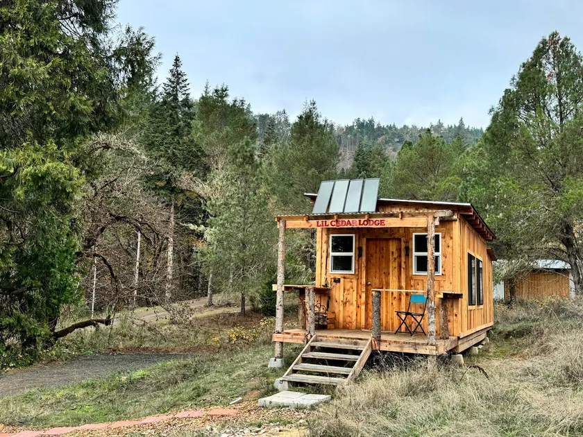 Lil Cedar Lodge - Image 1