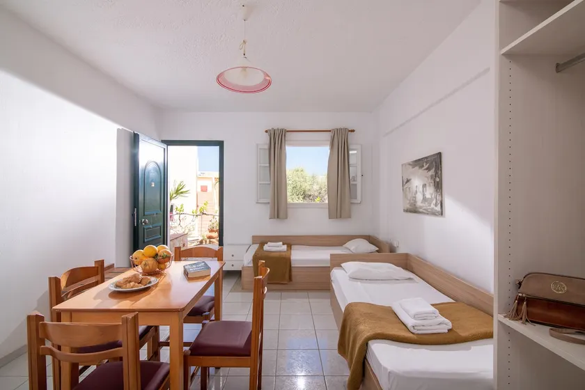 Comfortable Apt Shared Pool & Beautiful Garden - Image 1