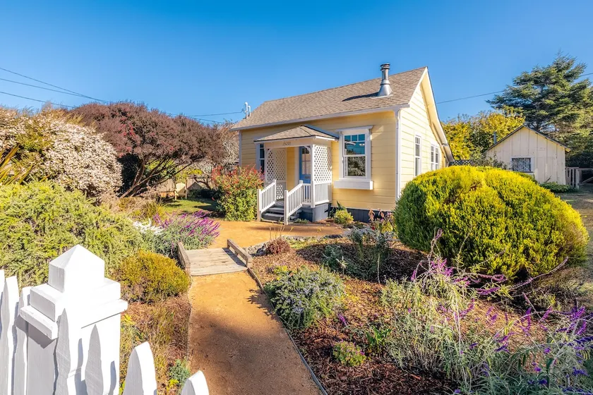 Ocean Bliss Cottage - Image 1