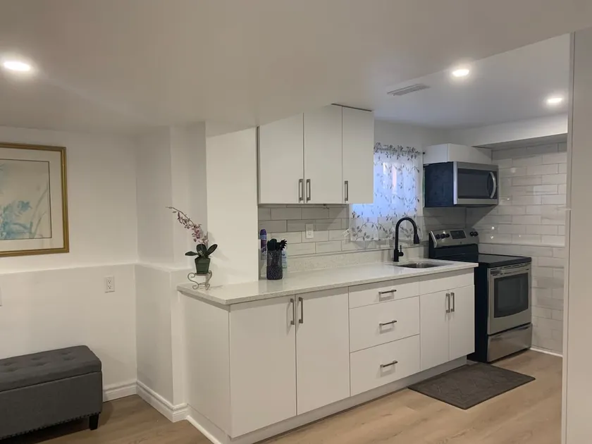 Cozy Guest Suite Basement Apartment - Image 1