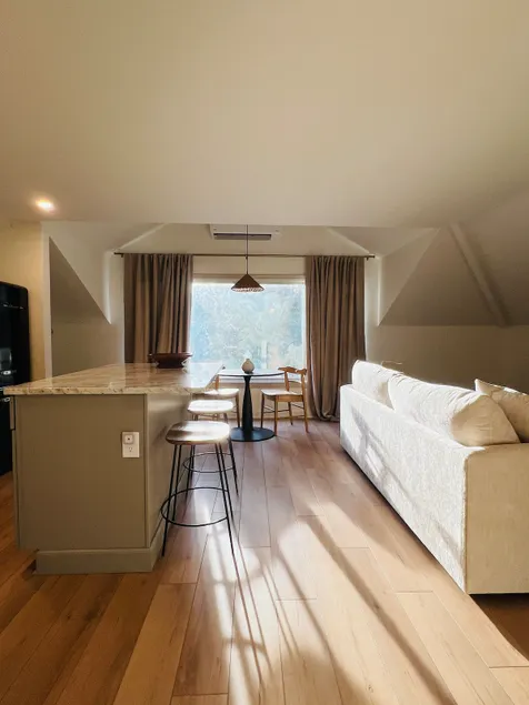 Beautifully Renovated Studio - 1 hr from NYC - Image 1
