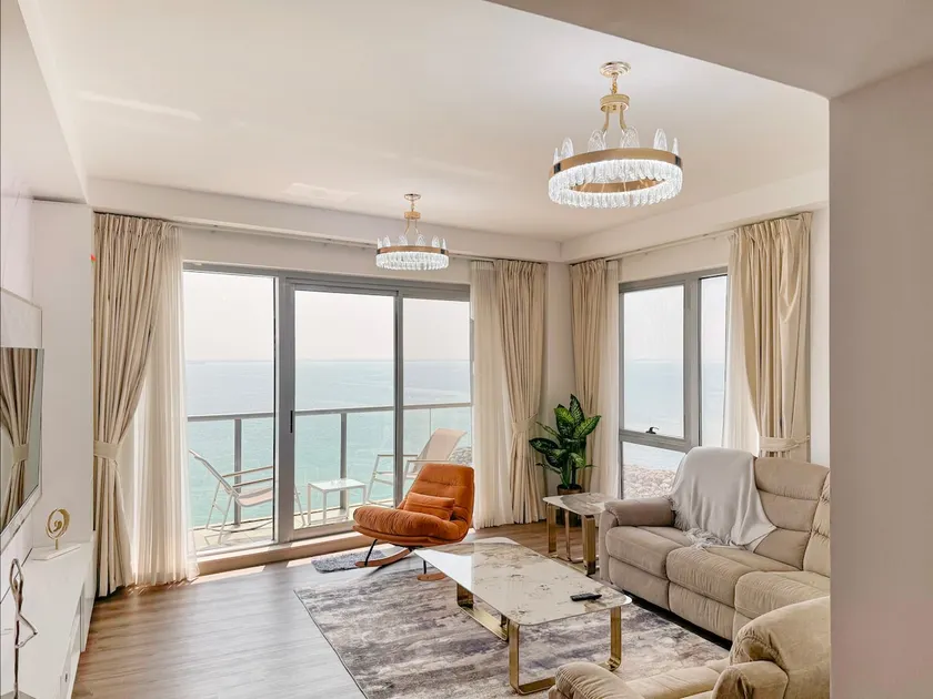 BEACHFRONT PHENOMENAL 2 BeD APARTMENT - Image 1