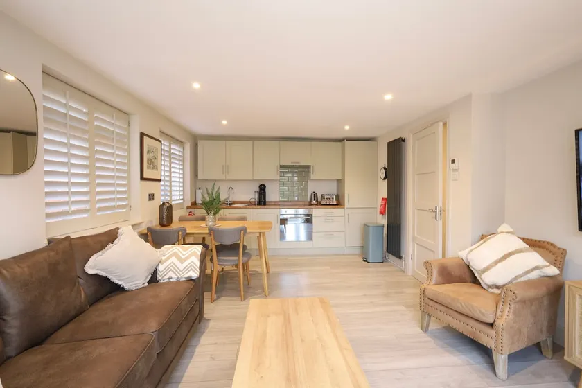 The Annexe - 2 bed 2 bath - Image 1