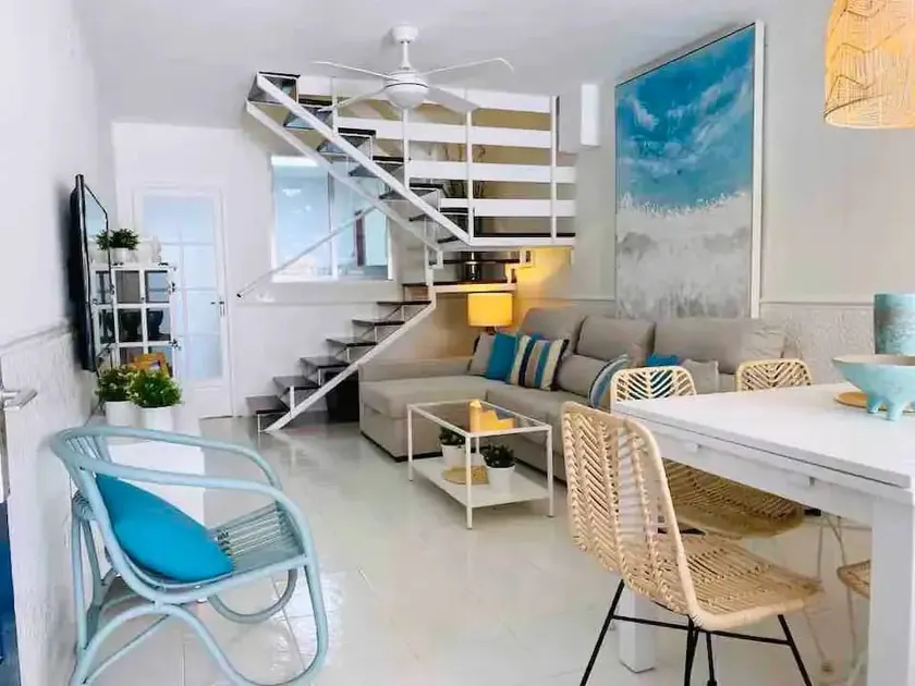 Beautiful house next to the sea. - Image 1