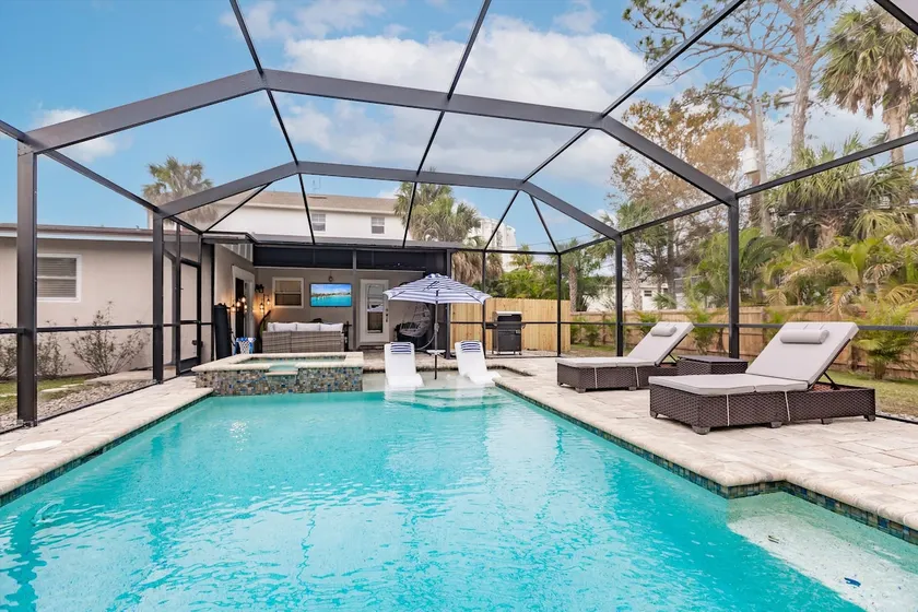 5 Min to Beach Pool & Spa, Bikes - Image 1