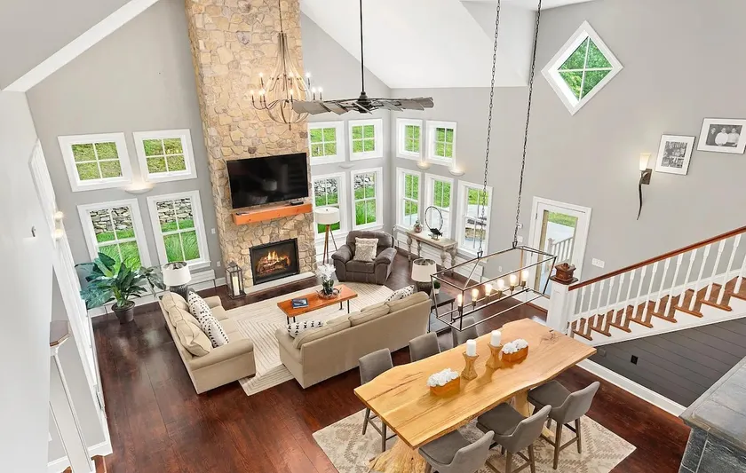 Lux Retreat with Stunning Views & Ultimate Comfort - Image 1