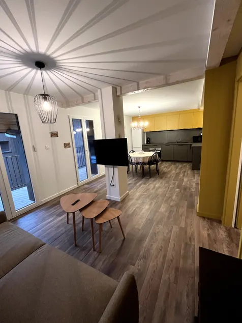 Spacious, comfortable and bright 5 apartment - Image 1