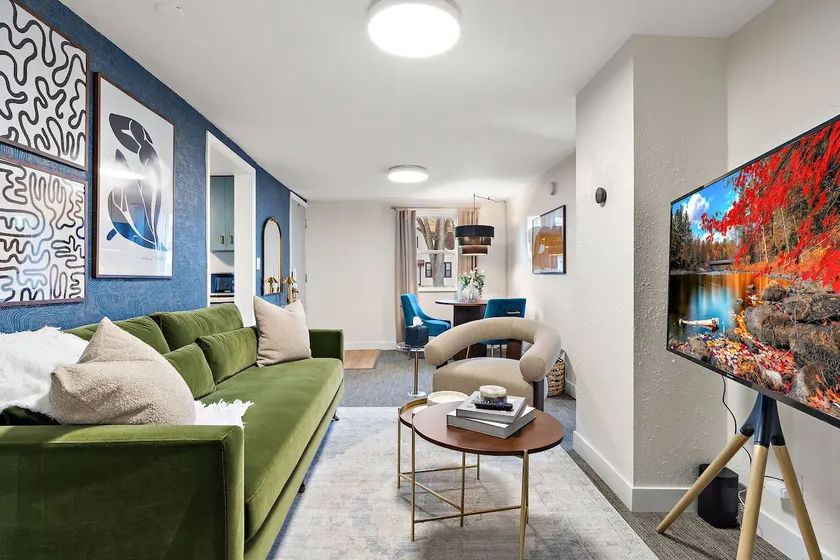 Cottage by Lakes | Parking + Backyard | 4 min DT - Image 1