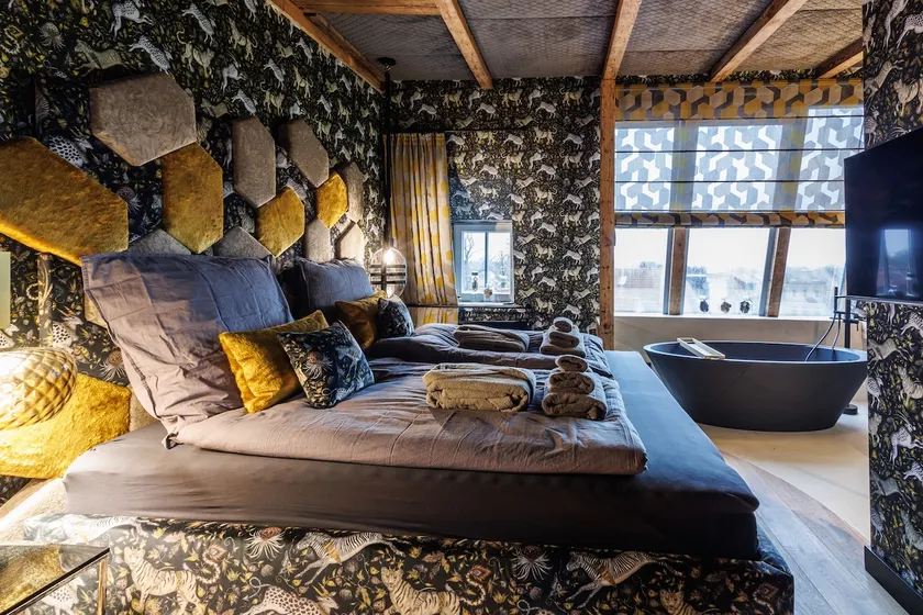 Heavenly penthouse at the fish market - Image 1