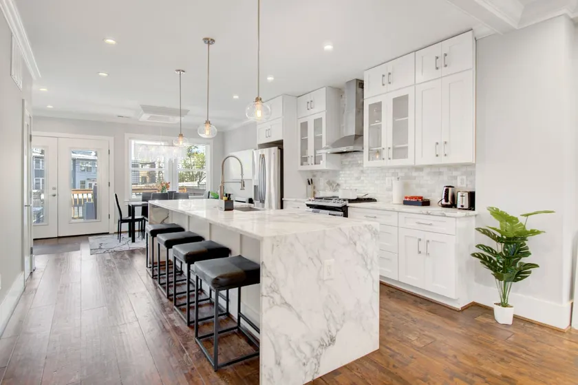 DC Presidential Suite in Northwest - Image 1