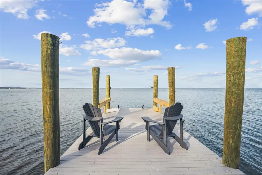 Waterfront- 5-Bedroom House - Image 1
