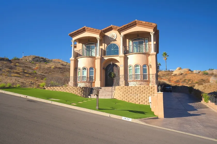 Resort-Style 5BR Villa • Spa • Views • Sleeps 14 - Image 1
