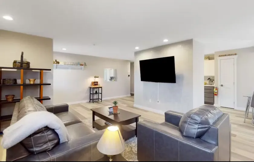 Modern Comfortable Oasis w/ EV Charger – Eureka - Image 1