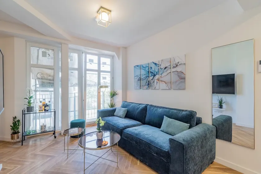 Stylish 1 Bedroom w/Balcony by Berlin Wall, Mitte - Image 1