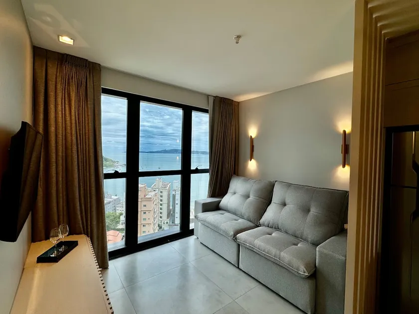 Luxurious apartment with sea view, decorated. - Image 1