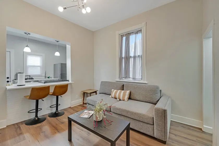 Fabulous 2B/1Bath modern apt. - Image 1