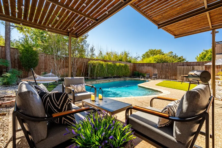 Designer Home w/ Pool, Entertainment Lounge & Bar - Image 1