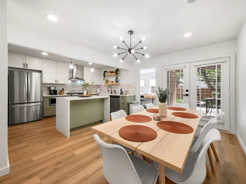 Ivy House 4BR Boho Retreat Near UTD - Image 1