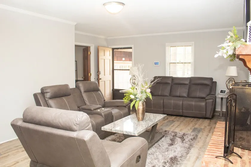 Sleeps 11 | Near Elon Univ • Fire Pit • BBQ - Image 1
